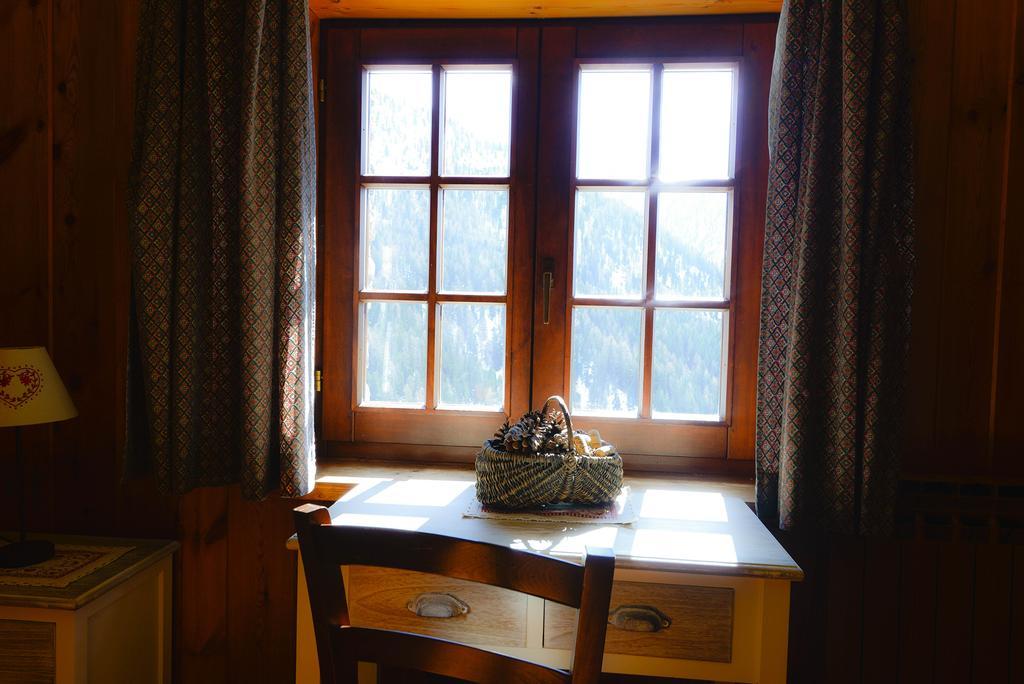 Rifugio Vieux Crest Hotel Champoluc Room photo